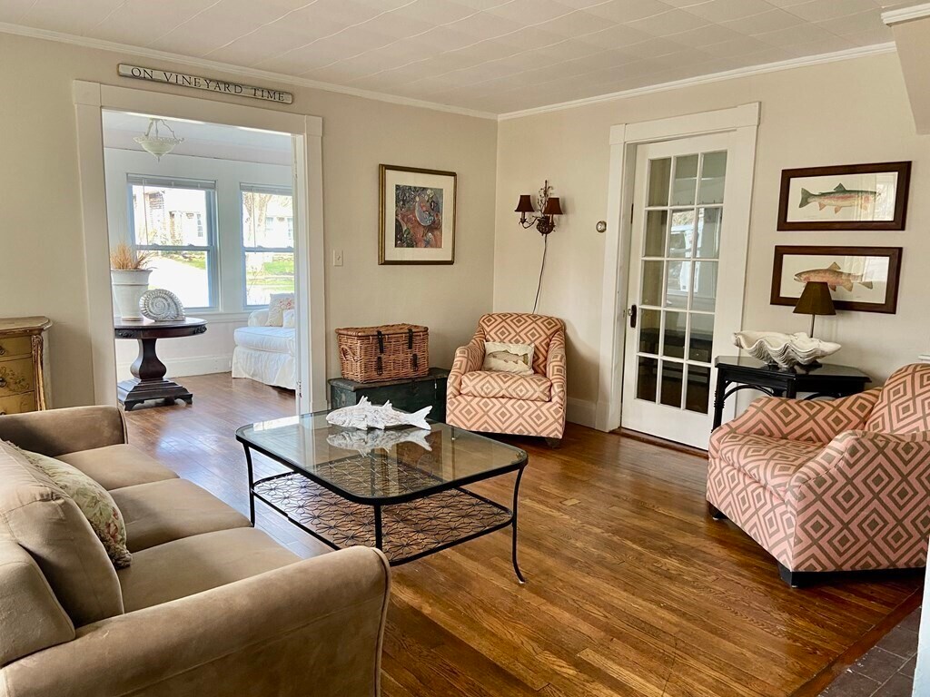 Primary Photo - 70 Edgartown Rd