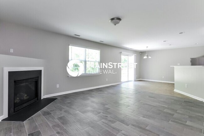 Foto del edificio - 4 Bedroom Pet-Friendly Home in Fuquay-Varina, NC with Main Street Renewal