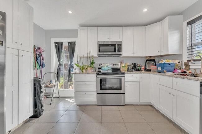 Foto del edificio - 818 Kaye St