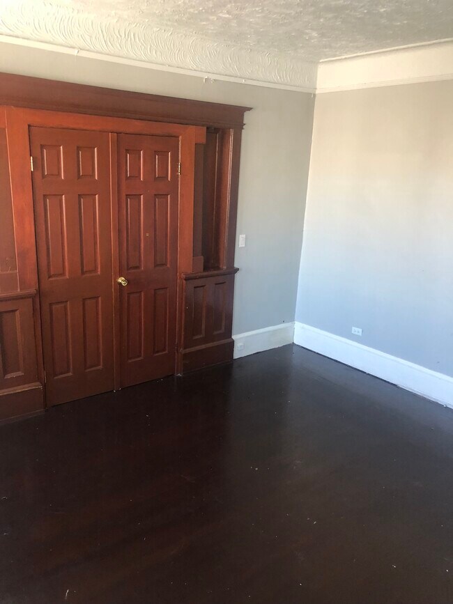 Large bedroom 12x13 approx - 14 St Pauls Ave