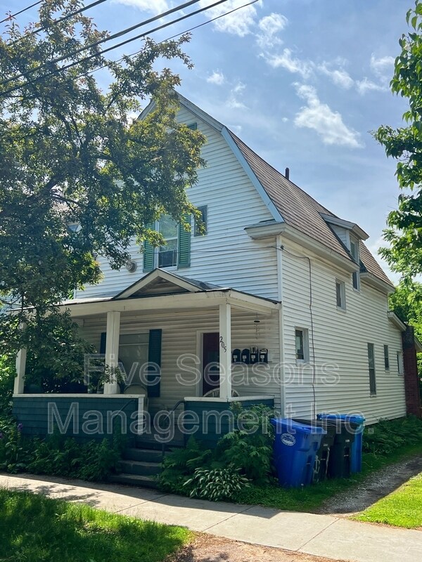Foto del edificio - 205 N Willard St