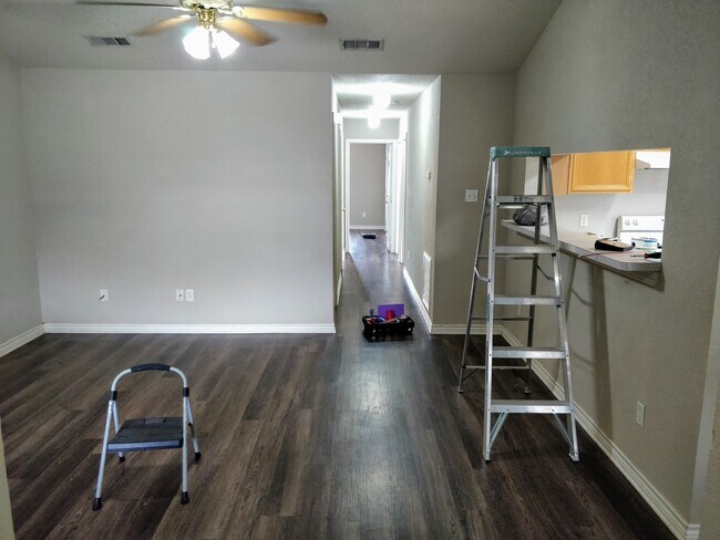Living room - 930 Crepe Myrtle St
