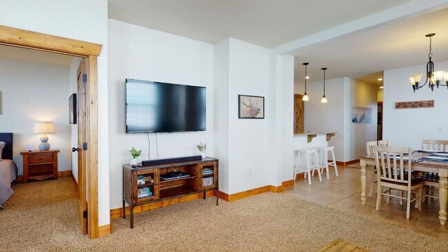 Foto del edificio - New furnished 3 bedroom 2 bathroom Condo, ...