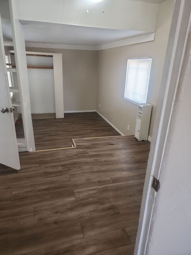 Building Photo - Lovely property in Bakersfield – 10 Minute...