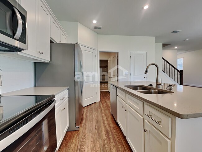 Building Photo - 283 Onate Cir