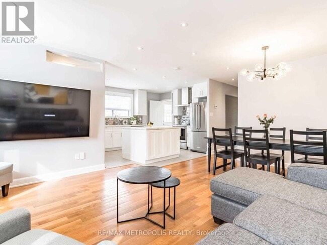 Photo du bâtiment - 60 Reigate Ave