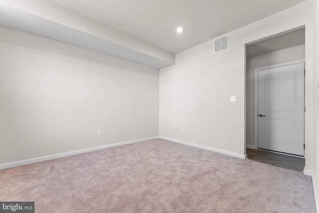 Foto del edificio - 1202 Alum Spring Rd