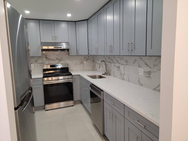 Foto del edificio - 9854 Horace Harding Expy