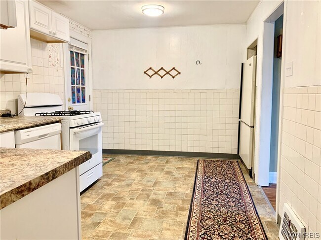 Foto del edificio - 657 Englewood Ave