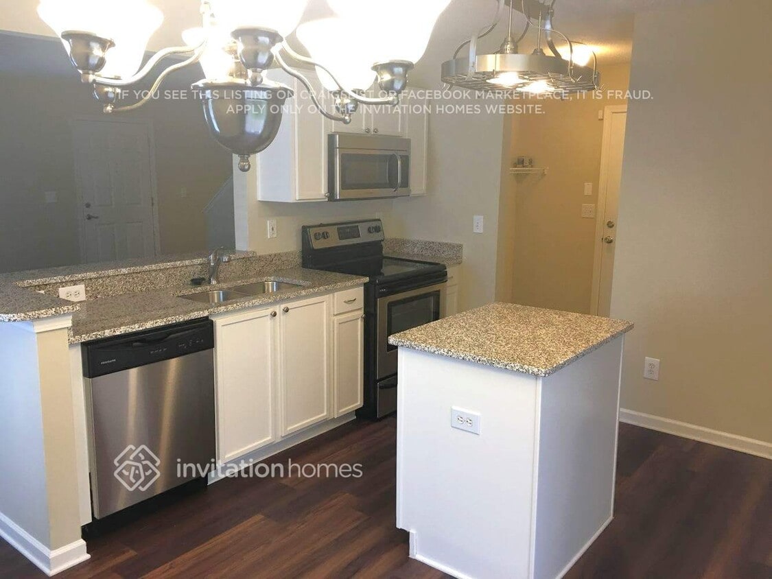 Foto del edificio - 8142 Chatham Oaks Dr