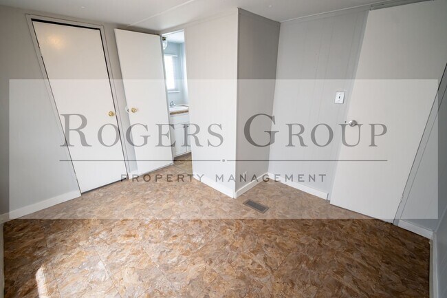 Foto del edificio - 385 Julian Smith Rd