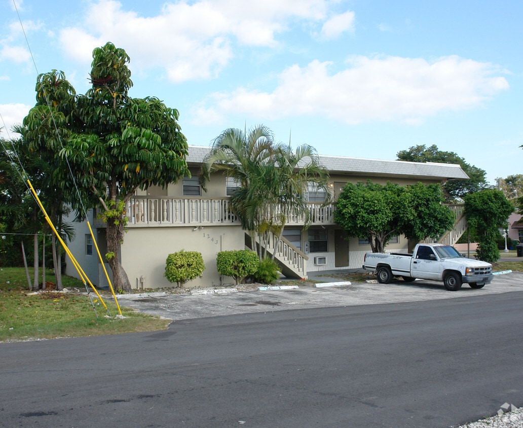 Building Photo - 1243 SW 37th Ave