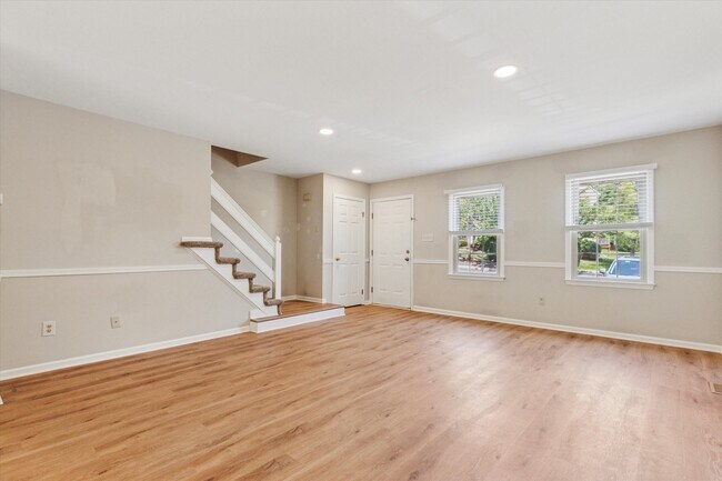 Foto del edificio - 437 Franklin Ct