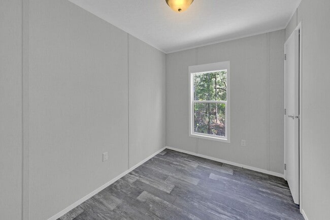 Building Photo - 684 Reeves Dr