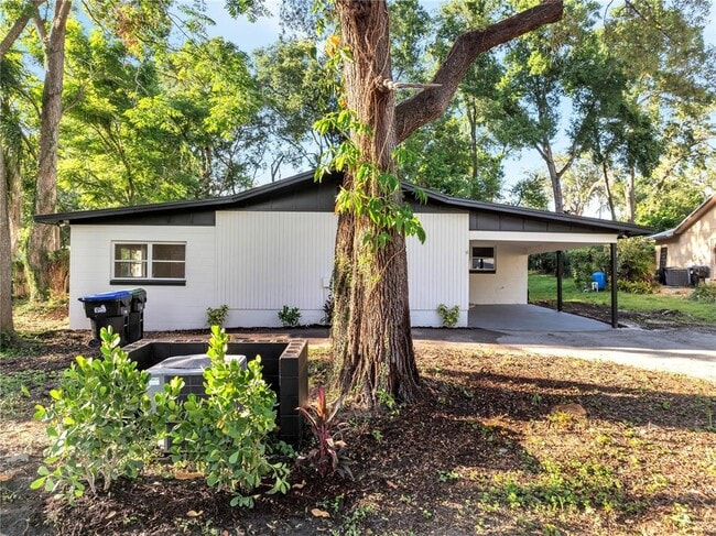 Building Photo - 7043 Carlene Dr