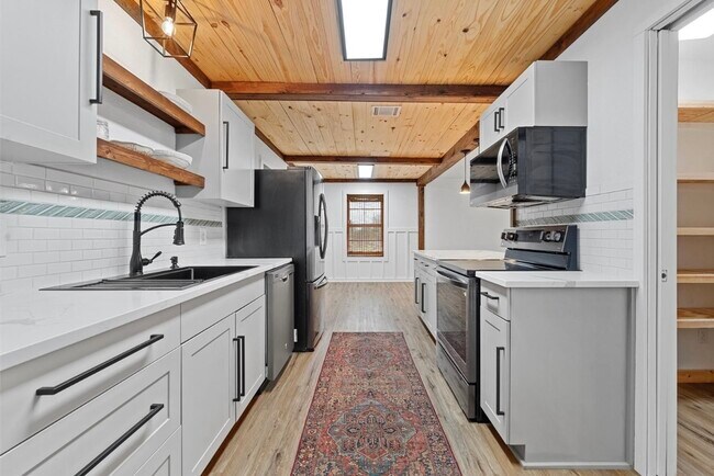 Foto del edificio - 605 Rolling Hills Dr