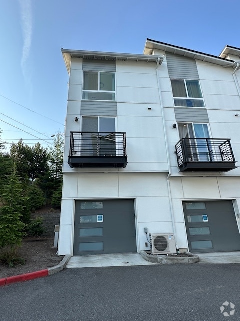 Building Photo - 2101 NE 88th St