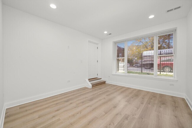 Foto del edificio - 2721 S Pulaski Rd