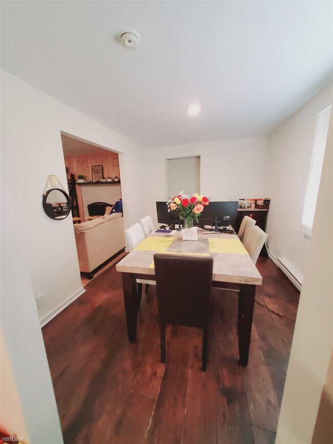 Building Photo - 3 br, 3 bath Townhome - 84 Warren St Unit D