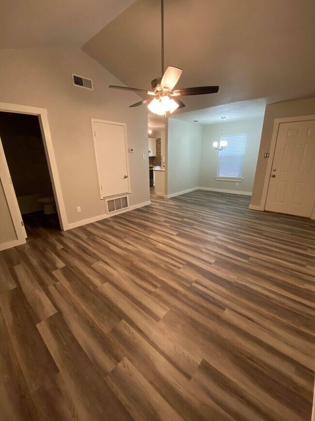 Foto del edificio - 518 Wigwam Ln