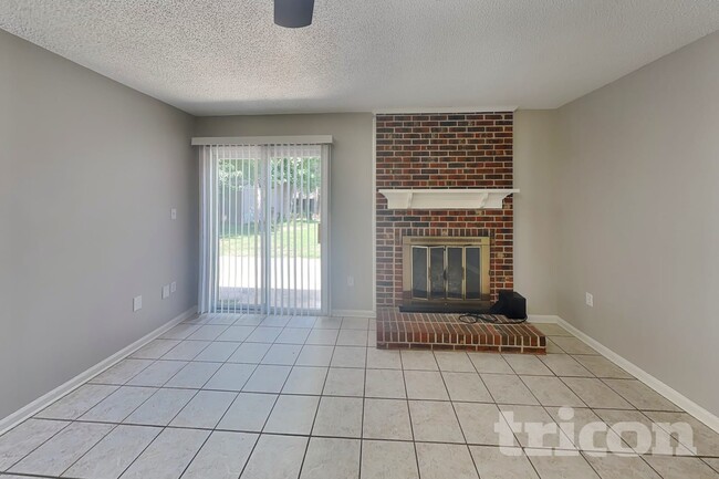 Building Photo - 7400 Palmetto Ct
