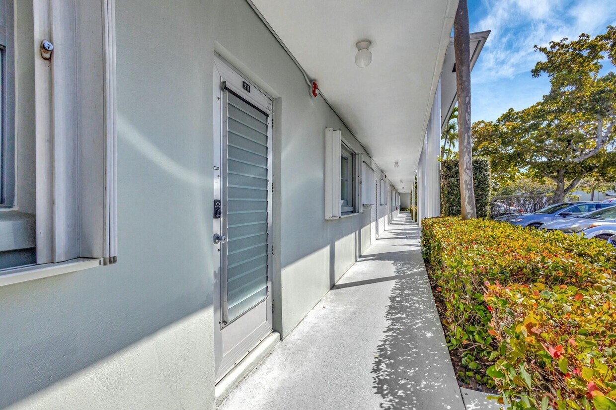 Primary Photo - 2320 SW 22nd Ave
