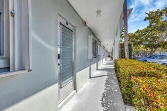 Building Photo - 2320 SW 22nd Ave
