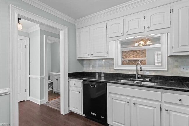 Building Photo - 345 Middle Oaks Dr