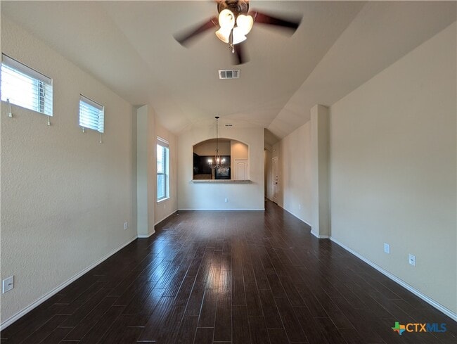 Building Photo - 534 Creekside Cir