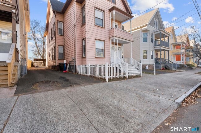 Building Photo - 66 Atwater St