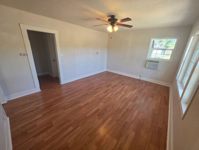 Building Photo - Duplex For Rent in Corning!