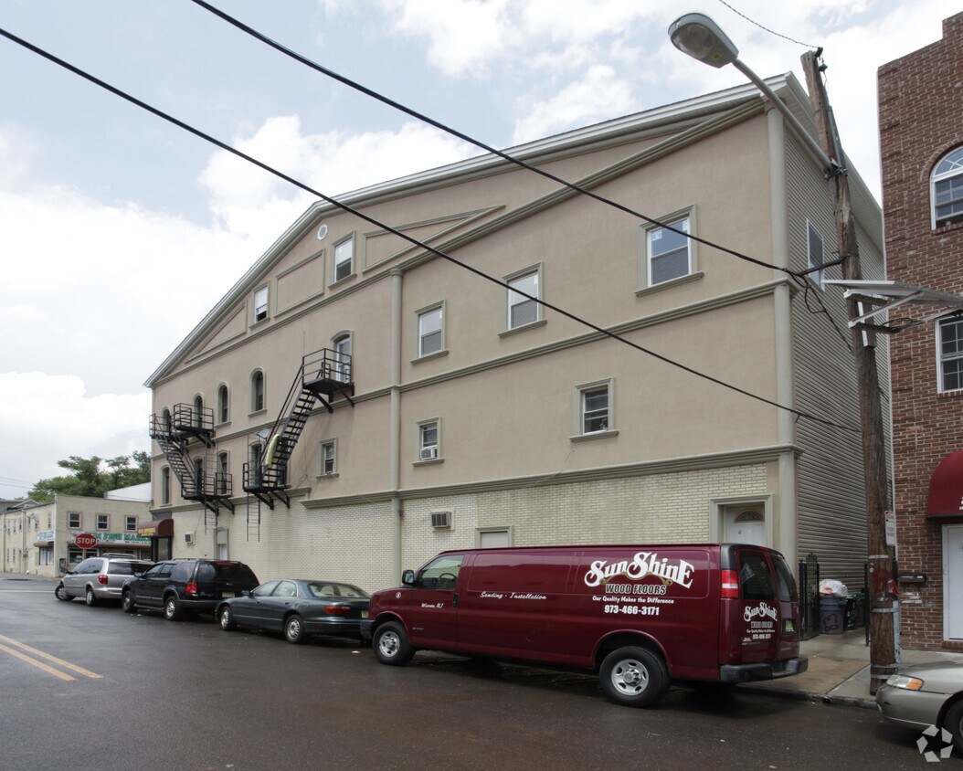 Foto del edificio - 121 1st St