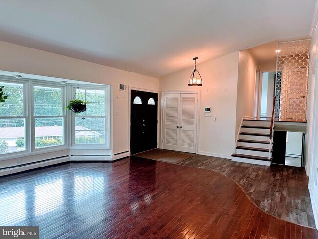 Building Photo - 536 Cardinal Dr