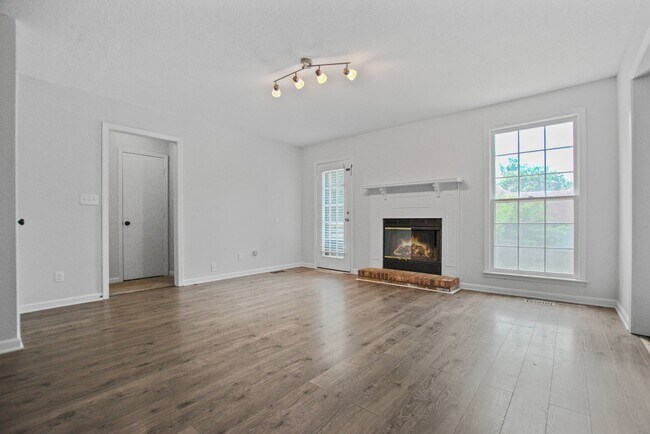 Foto del edificio - Pet Friendly Three Bedroom!