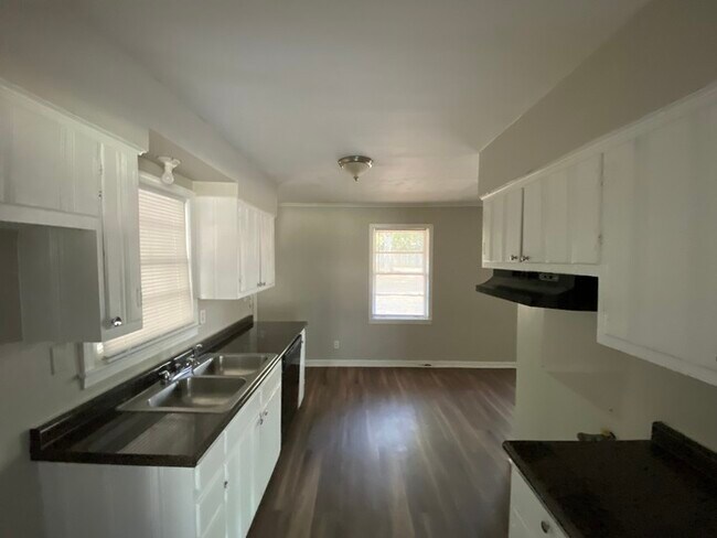 Foto del edificio - 4085 Auburn - Available Now!