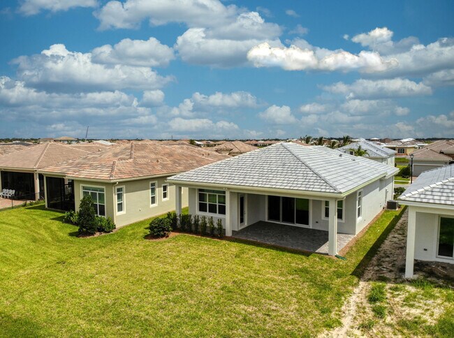 Building Photo - 8882 SW Montova Way
