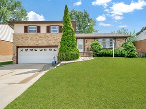 Building Photo - 1631 Clay Ct