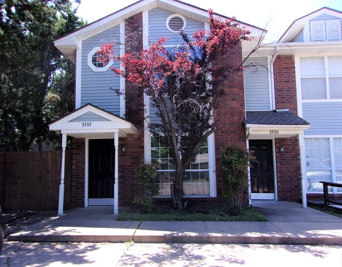 Primary Photo - 2 Bed 1.5 Bath Townhome Warr Acres/Bethany