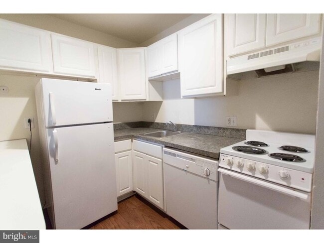 Building Photo - 2311 Spruce St