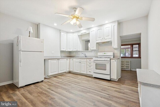 Foto del edificio - 218 Bullock Ave