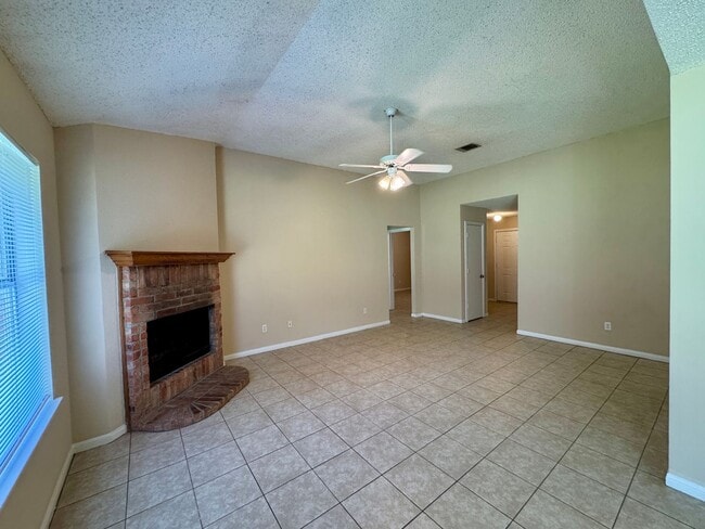 Building Photo - Duplex *LEASING SPECIAL AVAILABLE*