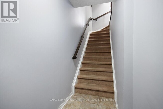 Building Photo - 700 Reardon Private