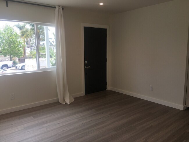 Building Photo - Updated 3 Bedroom Home in Pacific Beach!