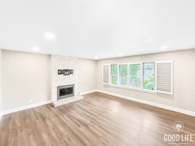 Foto del edificio - Stunning 4BD/2.5 BA W/ Large Backyard and ...