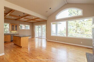 Building Photo - 3334 NW Bungalow Dr
