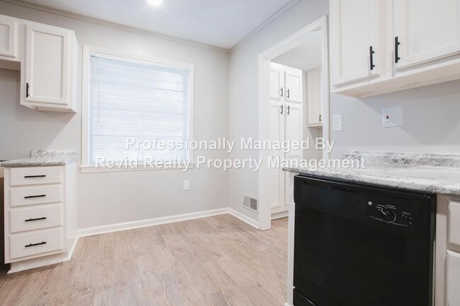 Building Photo - First Month Free on a 18-Month Lease!!!!