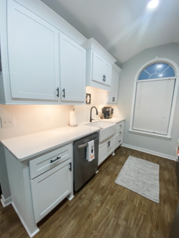 Building Photo - 550 Mockingbird Cir