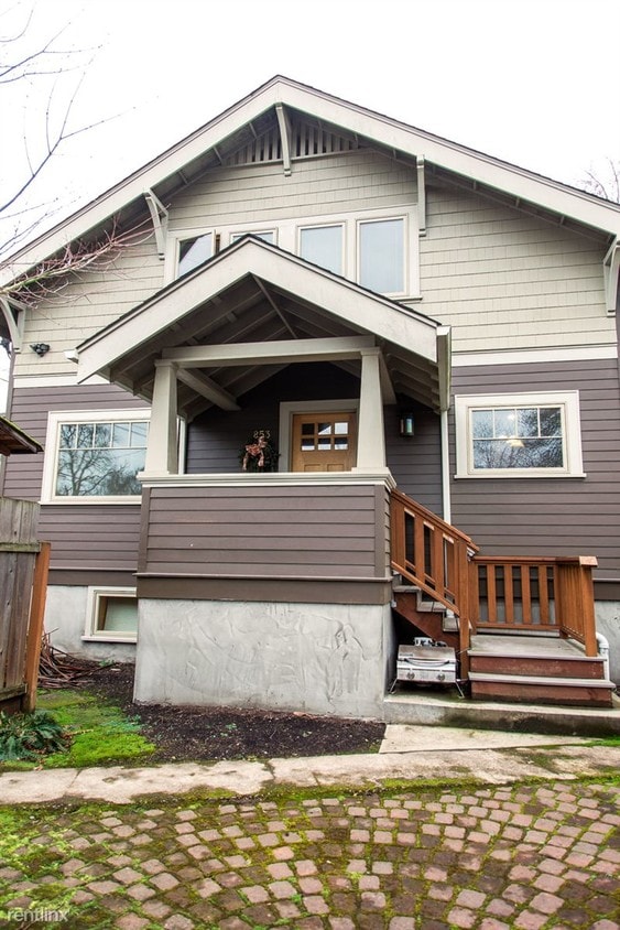 Primary Photo - 6 br, 3 bath House - 853 W 11th Aly