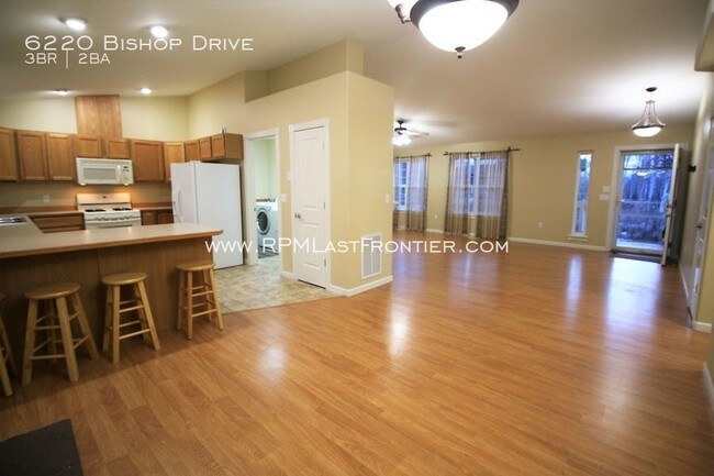 Foto del edificio - 6220 Bishop Dr