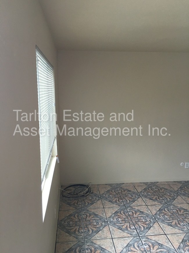 Foto del edificio - 3447 Henson St
